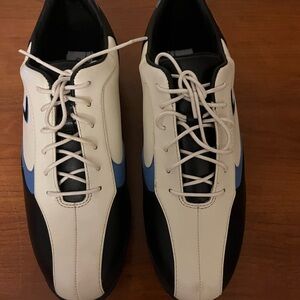 Woman’s Callaway X-Series  Bella Golf Shoes. Size 6.5